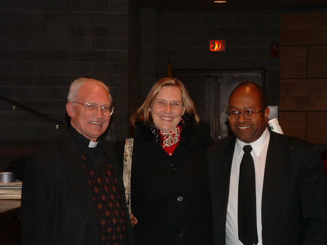 Fr Leonard -
                                        Elizabeth Farnum and Kenneth
                                        Farnum, Jr. at Fordham
                                        University Christmas Concert
                                        2003